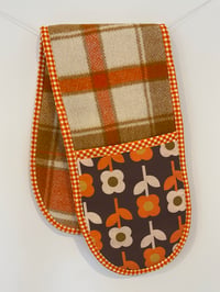 Daisy Pattern Oven Mitt