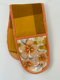Image 1 of Peach Flower Oven Mitt 