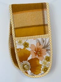 Image 2 of Peach Flower Oven Mitt 