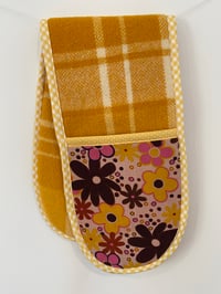 Pink Yellow Daisy Oven Mitt