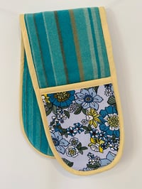 Blue Flower Oven Mitt 