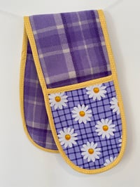 Image 1 of Purple Daisy Oven Mitt