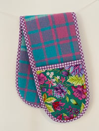 Image 2 of Magenta Floral Oven Mitt