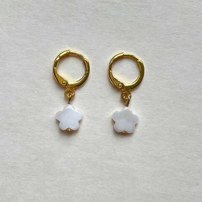 mother of pearl flower earrings