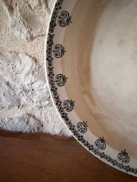 Image 5 of Plat Saint Amand en terre de fer - Vaisselle vintage 