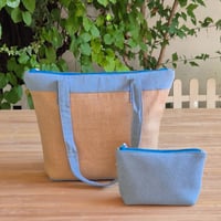 Image 2 of Conjunto SIS bolso y neceser en arpillera y denim claro