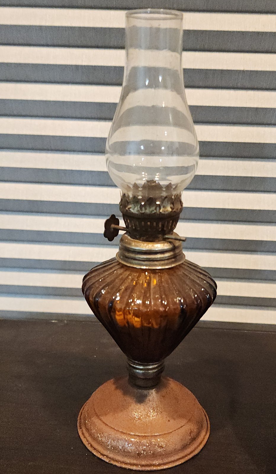 D-17 Vintage Oil lamps | Cindy Wobbe Estates