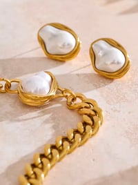 Image 3 of Golden Pearl Necklace Vintage Set-    Xp