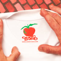 Image 2 of "LA GRAN MANZANA" WHITE TEE