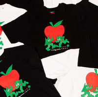 Image 3 of "LA GRAN MANZANA" WHITE TEE