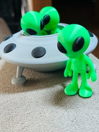 Image 2 of 3D Printed Alien UFO Set – Cute Green Alien Figurines with Flying Saucer
