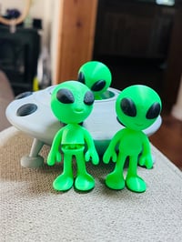 Image 3 of 3D Printed Alien UFO Set – Cute Green Alien Figurines with Flying Saucer