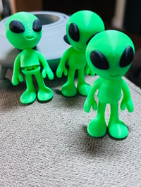 Image 4 of 3D Printed Alien UFO Set – Cute Green Alien Figurines with Flying Saucer