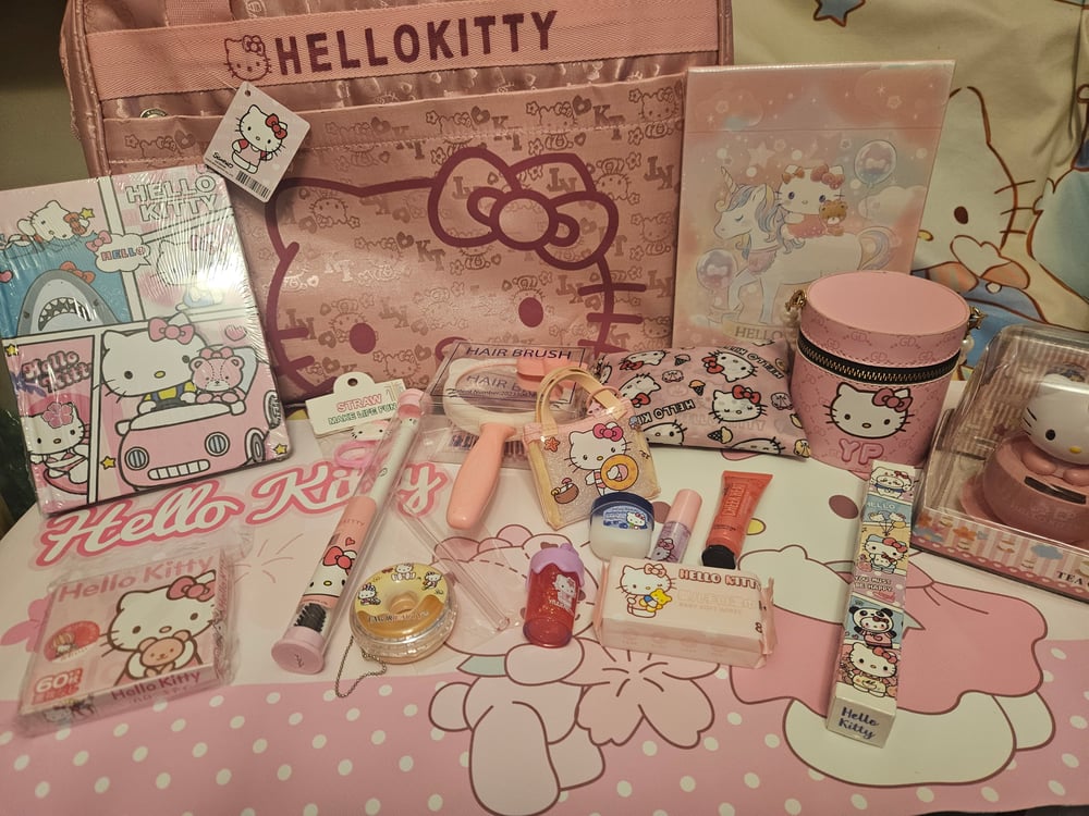 Image of The Pretty Pink Hello Kitty Travel Bag Bundle 