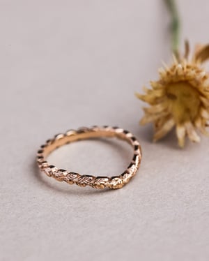 Image of 18ct rose gold 2mm laurel leaf carved wishbone ring