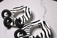 Image 2 of Muse (Blk & White Zebra Print)