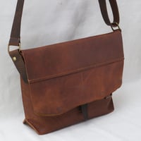 Image 2 of Low Pudgy Messenger in vintage brown