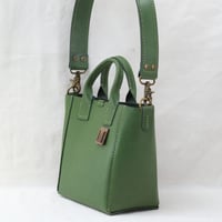 Image 4 of 3-Panel Two-way Tote small