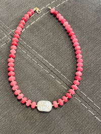 Image 2 of Raspberry stone necklace with baroque pearl 