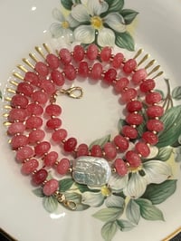 Image 5 of Raspberry stone necklace with baroque pearl 