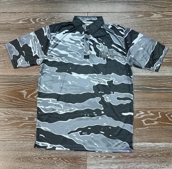 Image of NIUHI HO'ONALO MEN'S DRI FIT POLO SHIRT GRY
