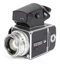 Image 3 of Hasselblad 500C camera w/ Planar 80mm F2.8 lens + A12 Back + TTL prism #2920