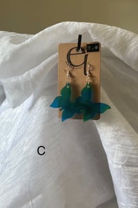 Image 4 of (holografisch/glow in the dark) schmetterling ohrringe