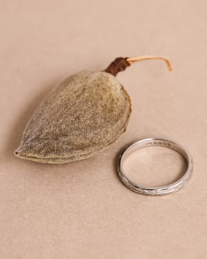 Image of Platinum 3mm ‘Olive leaf’ engraved ring