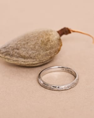 Image of Platinum 3mm ‘Olive leaf’ engraved ring