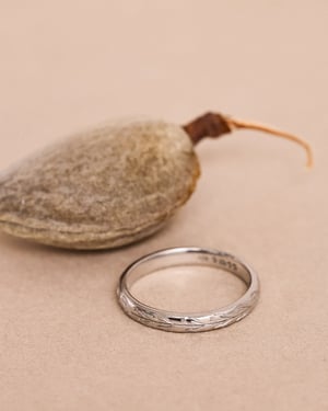 Image of Platinum 3mm ‘Olive leaf’ engraved ring