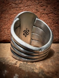 Image 5 of WL&A Handmade Old Style Heavy Ingot High Grade Royston Ribbon Lane Splitter Ring - Size 11