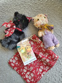 Image 1 of Caz Kitsch 2 little Cats