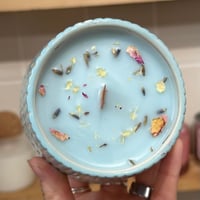 Image 3 of linen and lavender scented candle