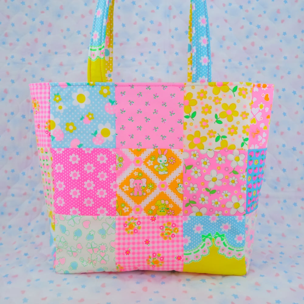 Large Quilted Tote Bag: 02