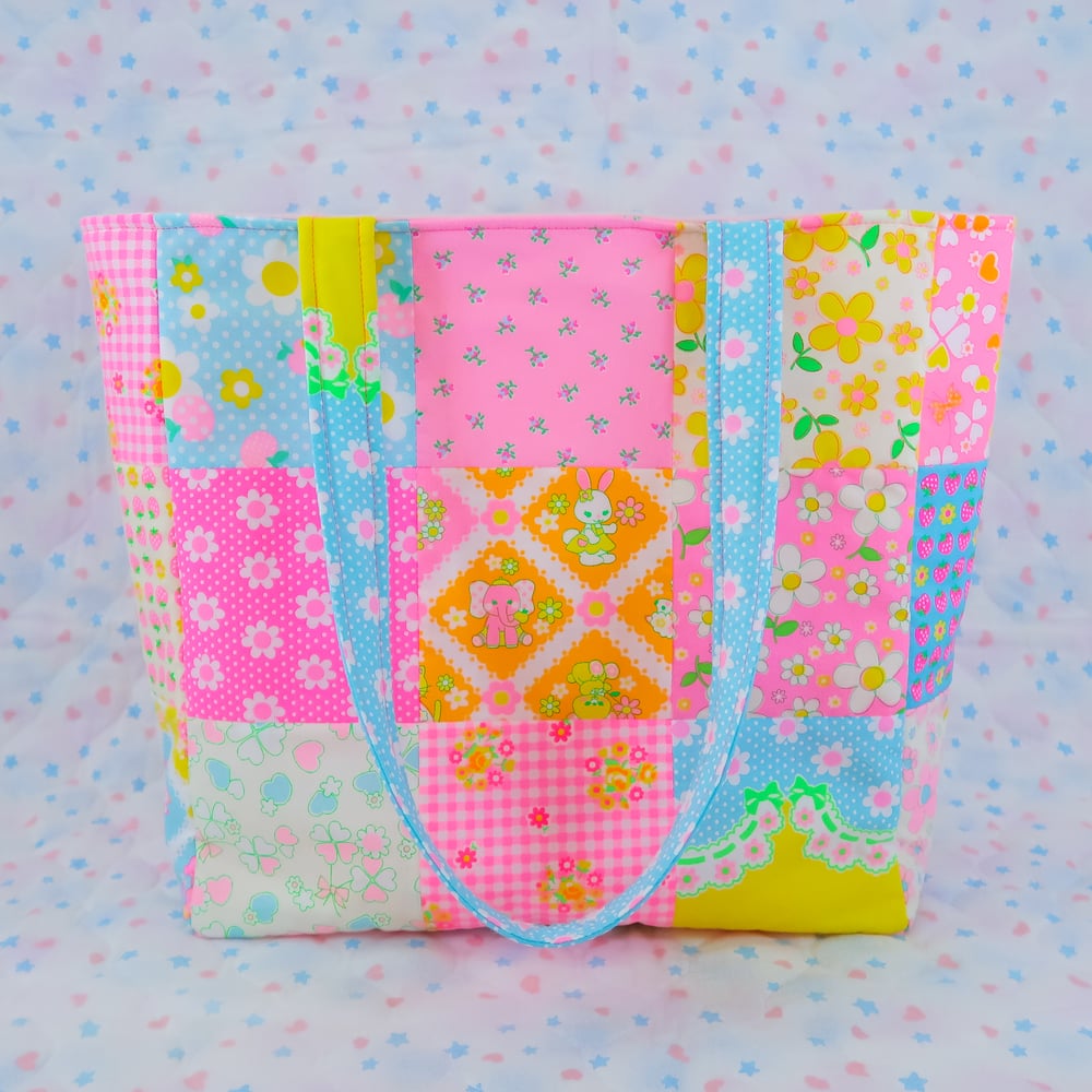 Large Quilted Tote Bag: 02