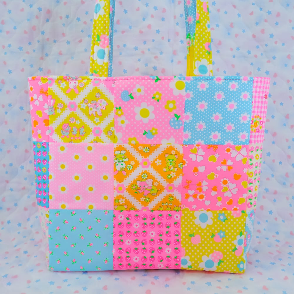 Large Quilted Tote Bag: 02