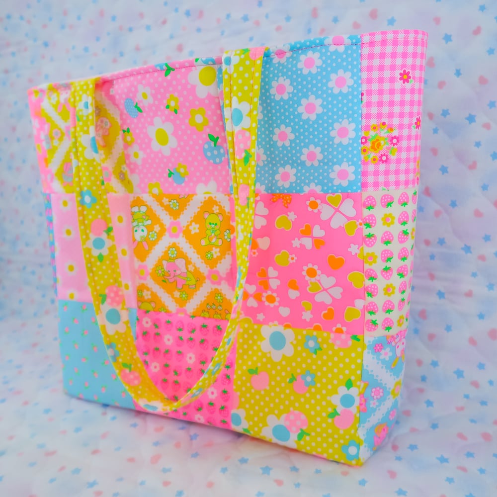 Large Quilted Tote Bag: 02