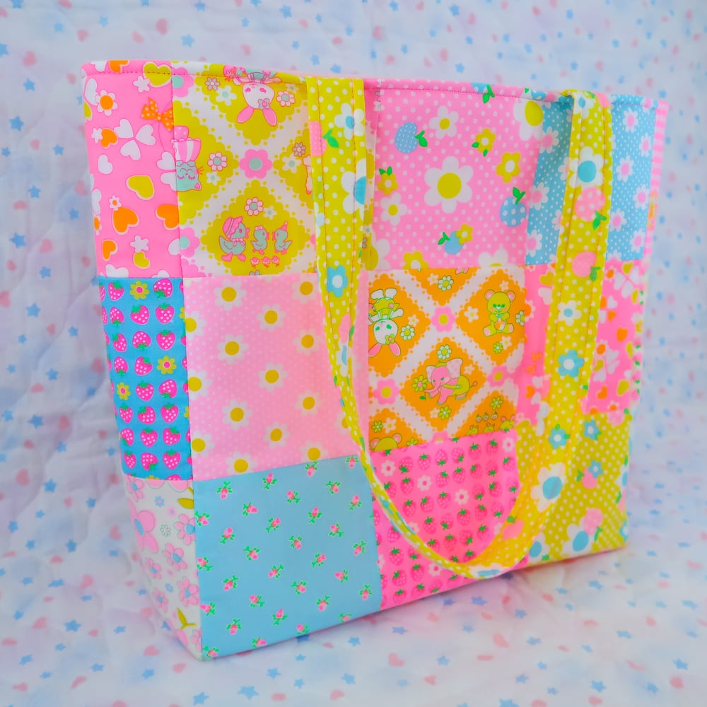 Large Quilted Tote Bag: 02