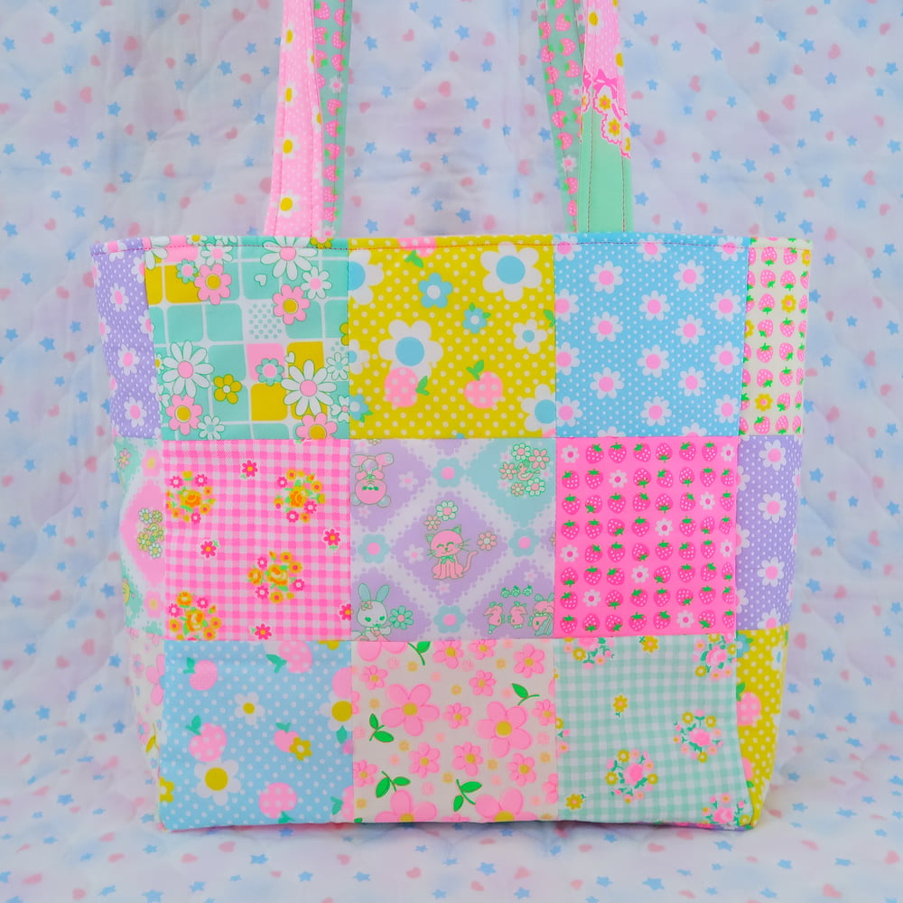 Large Quilted Tote Bag: 03