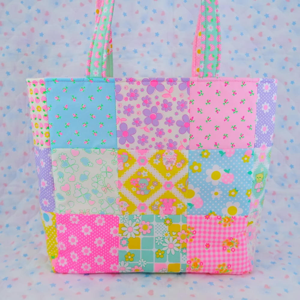Large Quilted Tote Bag: 03