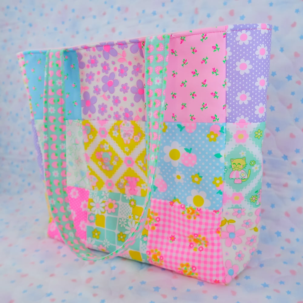 Large Quilted Tote Bag: 03