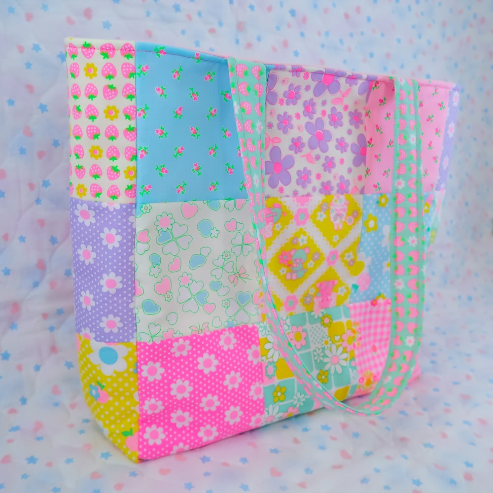 Large Quilted Tote Bag: 03