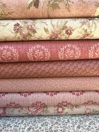 Image 2 of Marcus fabrics fleurs rose et beige 