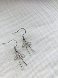 Image 5 of Dainty Bows