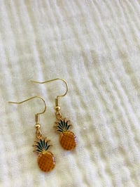 Image 2 of Pretty Pineapples