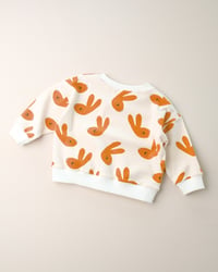 Image 3 of T-shirt Orso · Lapins sur fond écru · Coton biologique