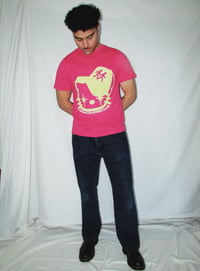 Image 2 of (emo) kitty tee (yellow/pink)