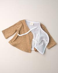 Image 2 of Cache-coeur Isadora · Caramel à pois côtelé · Coton biologique