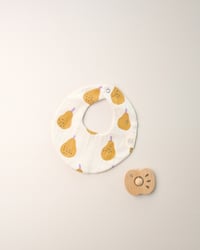 Image 1 of Bavoir rond poires · Double gaze ocre · Coton biologique