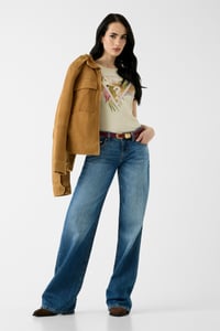 Image 1 of CAMISETA TRIÁNGULO ROSAS GUESS